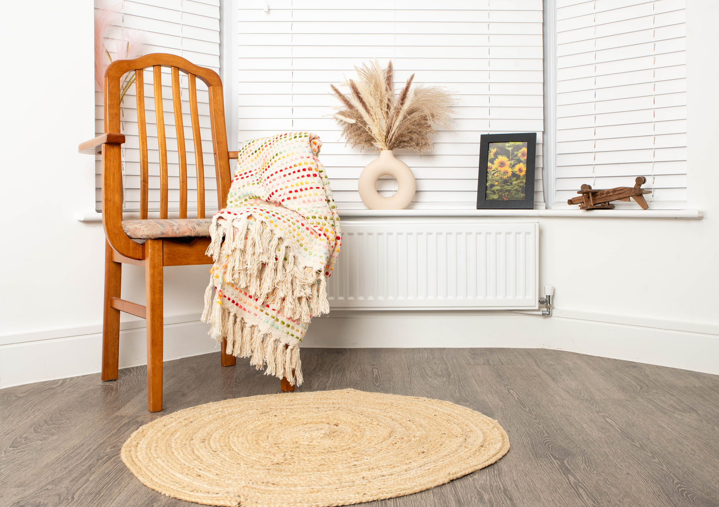 Natural Sustainable Jute Braided Eco-Friendly Round Rug for Indoors and Living Rooms