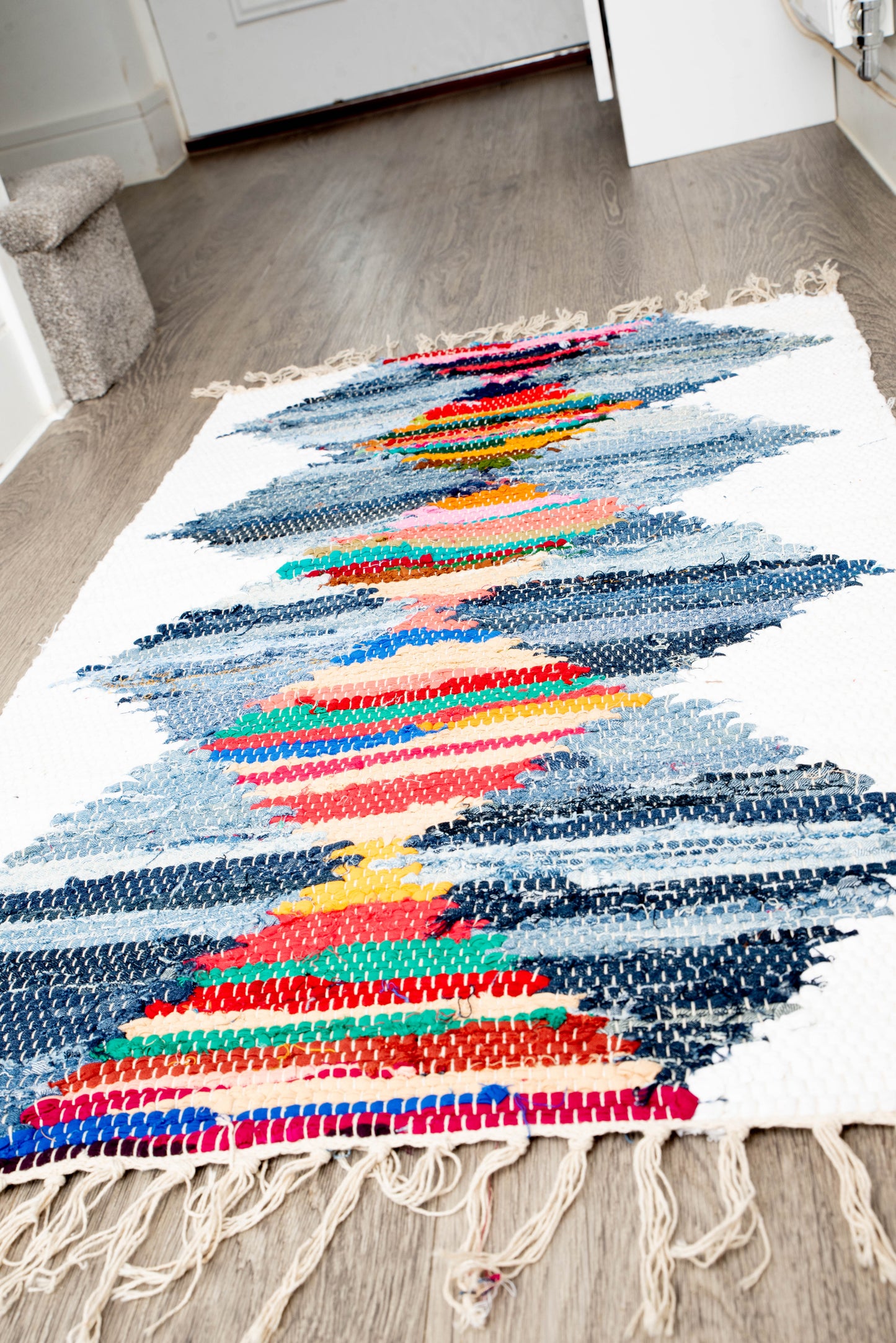 Beautiful Handwoven Sustainable Multicolour Chindi Rag Rug