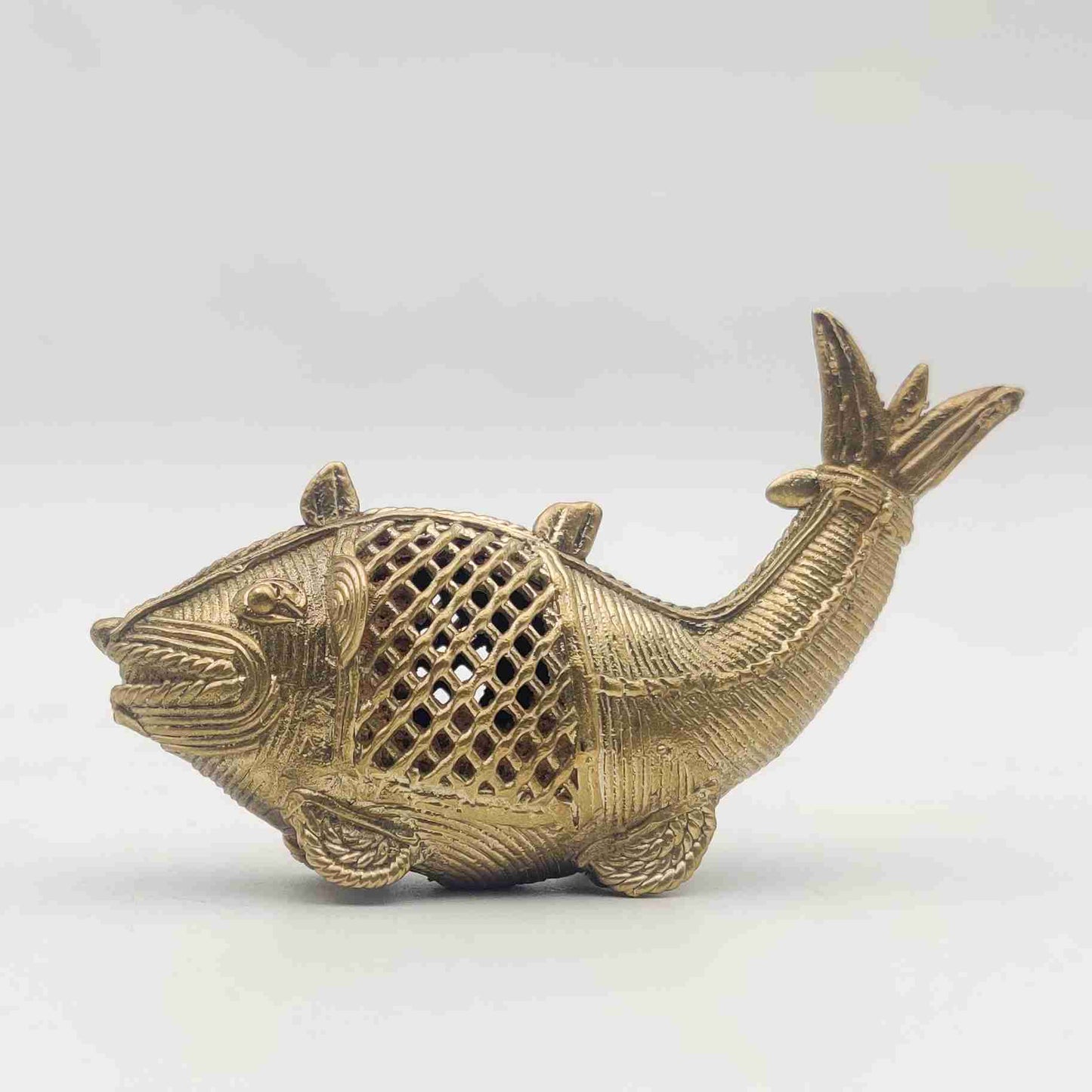 Divine Handicrafts fish4 image — Handmade fish brass décor piece symbolic of prosperity