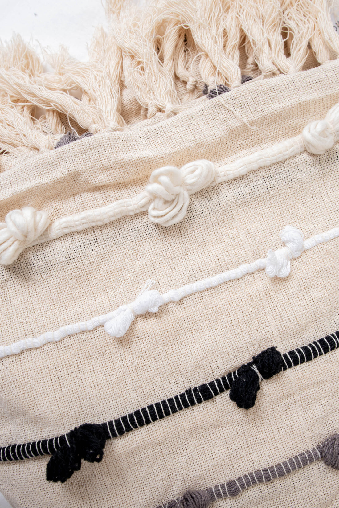 Decorative blanket with vertical yarn knot design