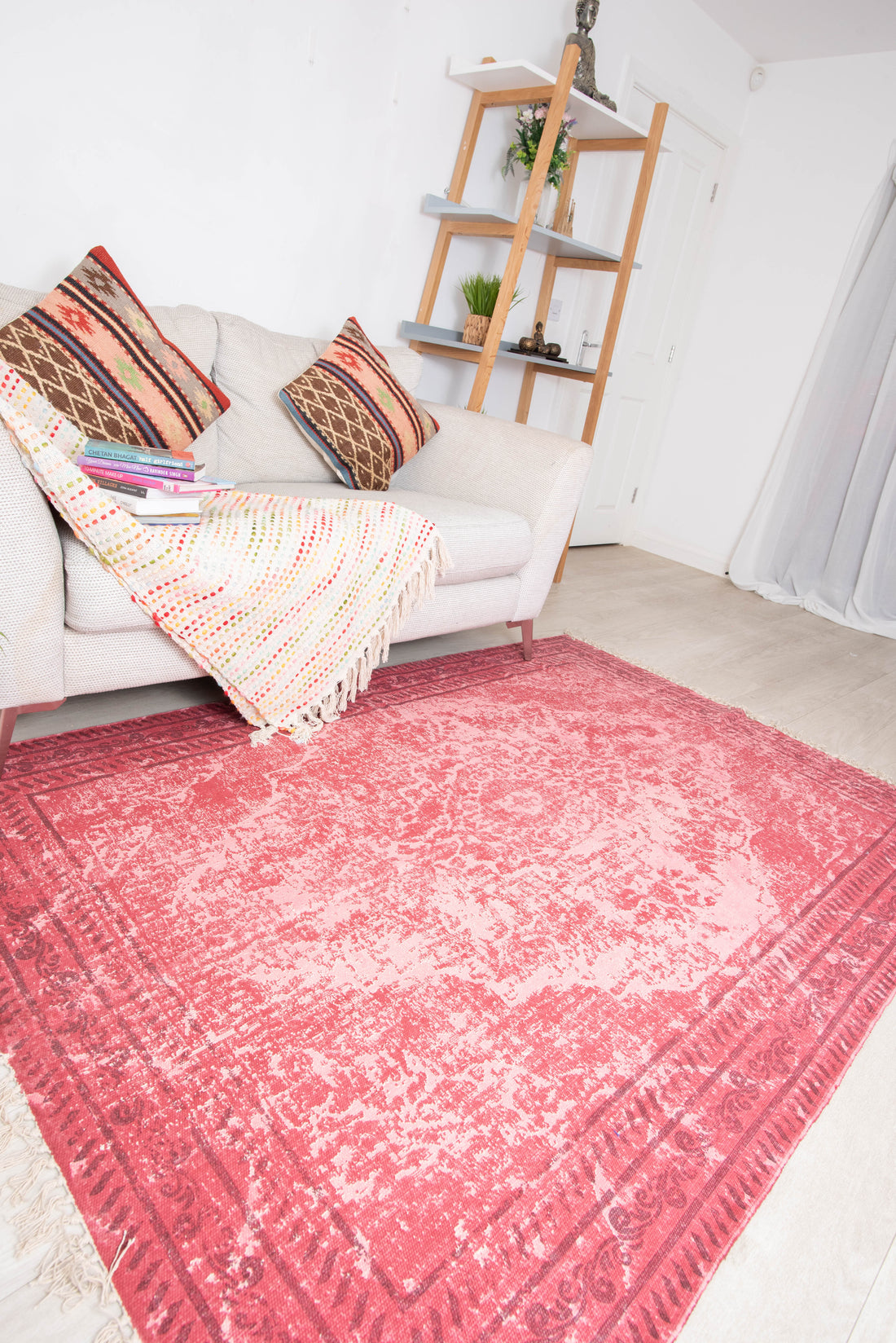 This pink and white traditional printed carpet is from the brand Kaleen India. 