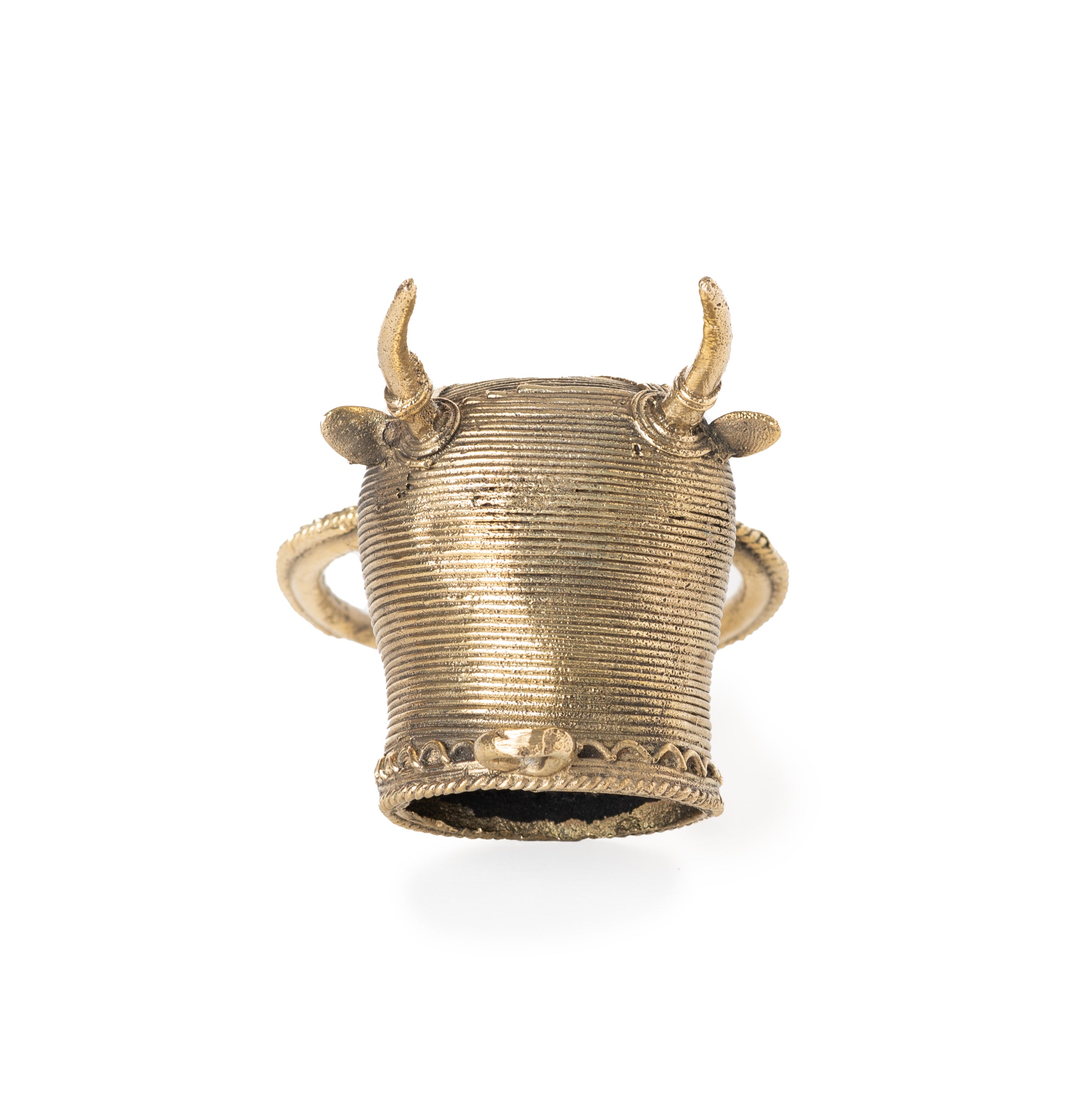 This vintage-style bull wall holder is handcrafted from brass and bronze using the traditional Dhokra lost-wax casting technique. 