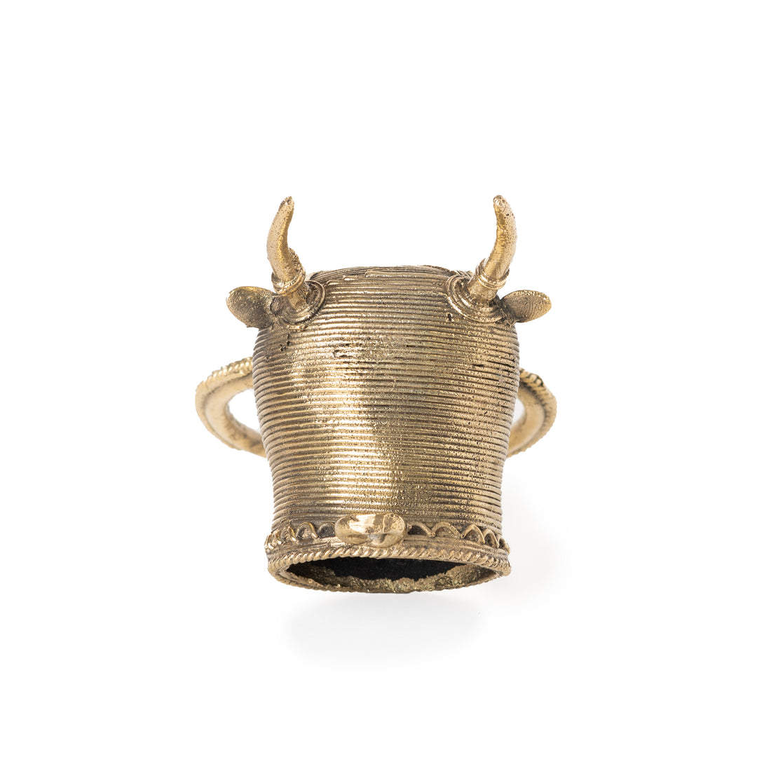 This vintage-style bull wall holder is handcrafted from brass and bronze using the traditional Dhokra lost-wax casting technique. 