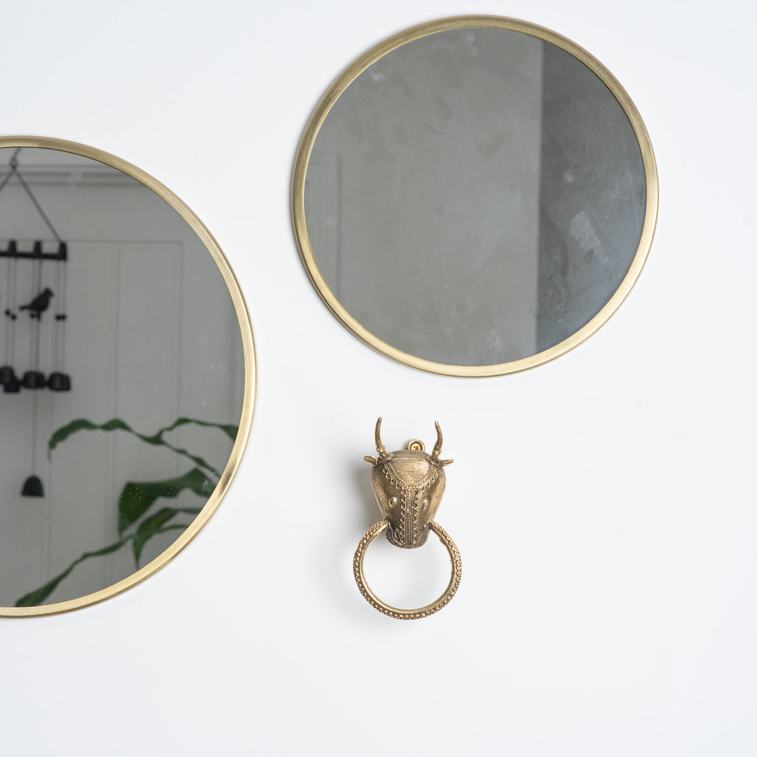 2 round shaped mirror