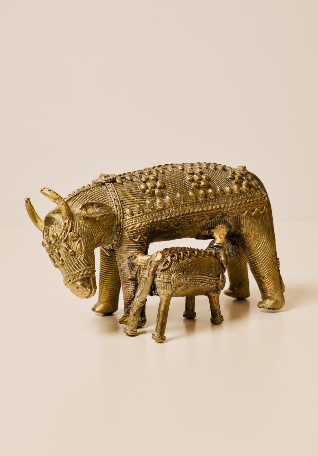 Handmade Brass Kamdhenu Cow and Calf Sculpture – Dhokra Tribal Art
