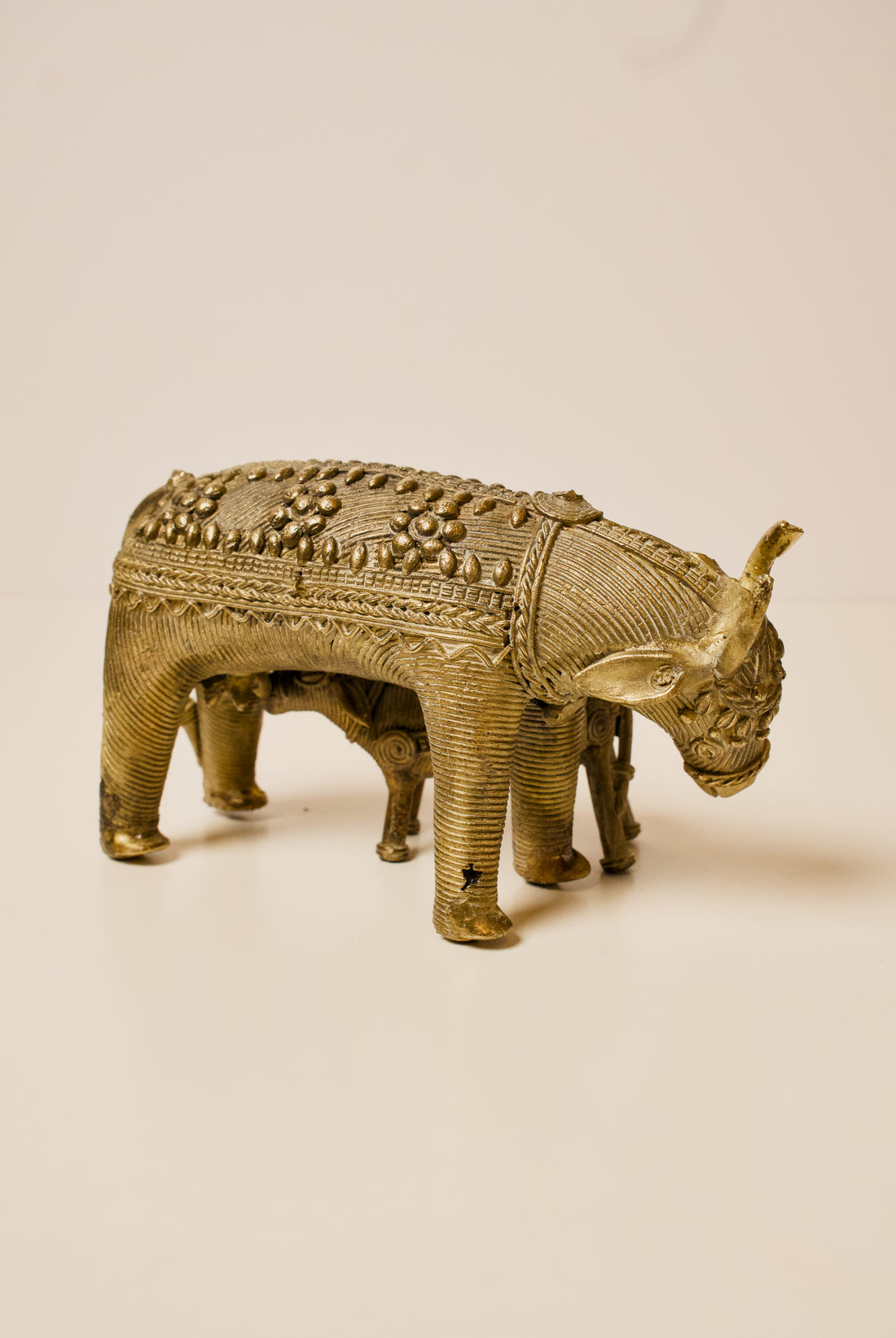 Handmade Brass Kamdhenu Cow and Calf Sculpture – Dhokra Tribal Art