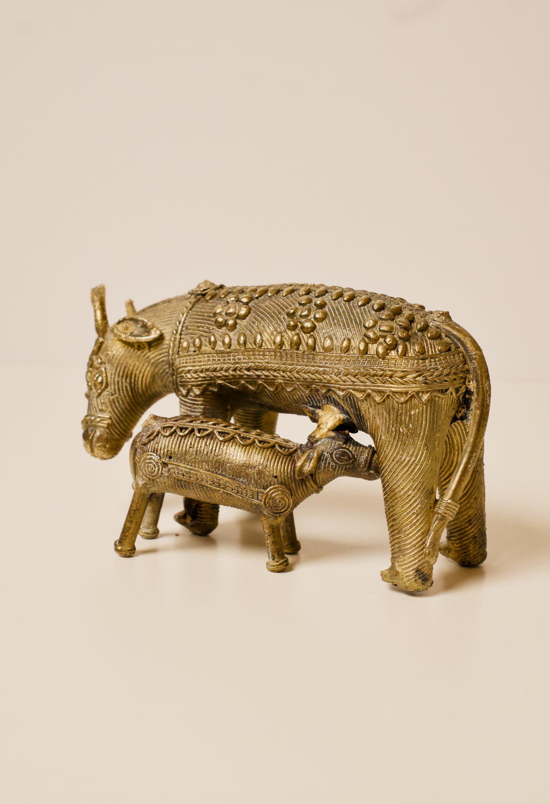 Handmade Brass Kamdhenu Cow and Calf Sculpture – Dhokra Tribal Art