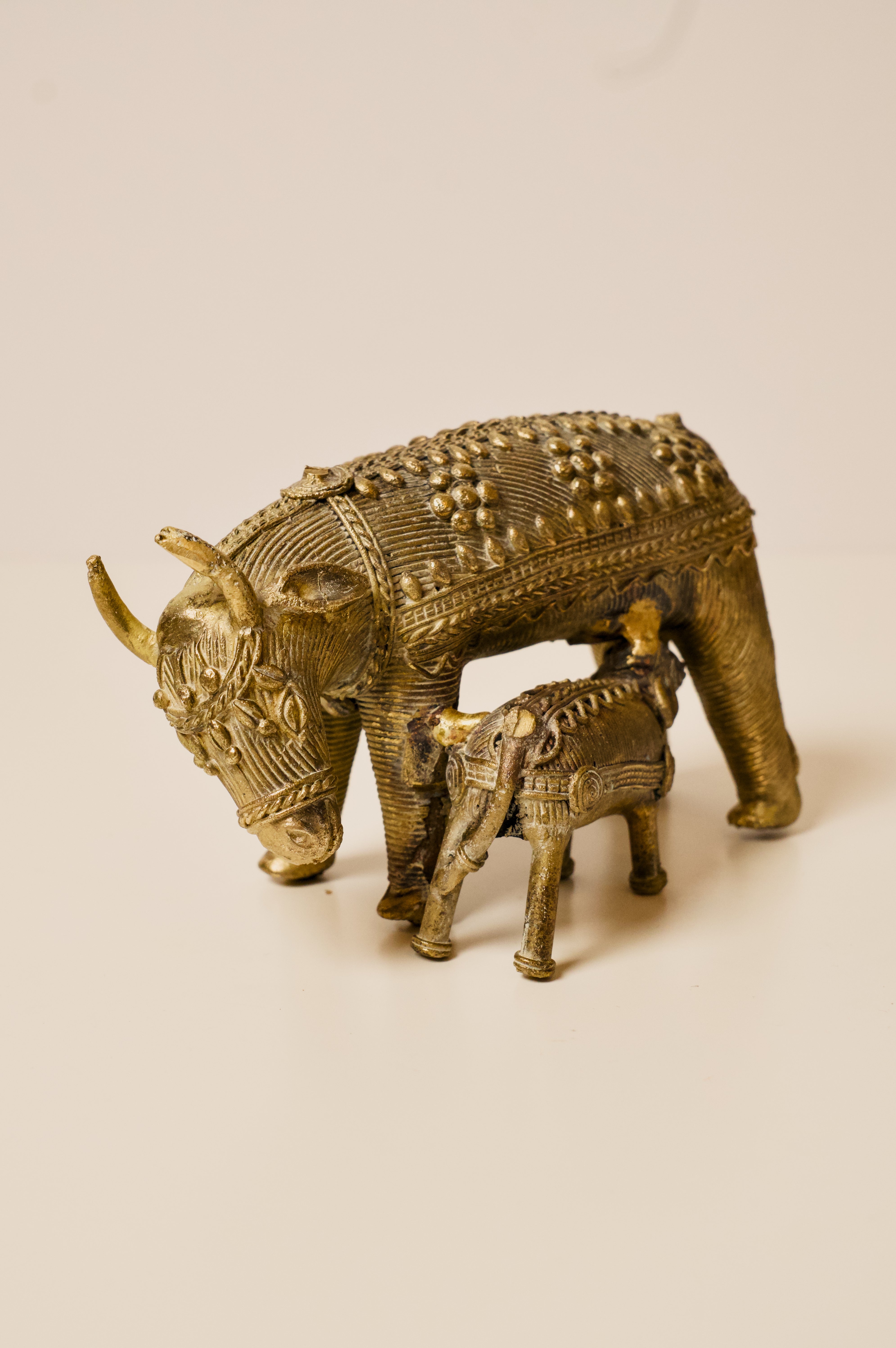 Handmade Brass Kamdhenu Cow and Calf Sculpture – Dhokra Tribal Art