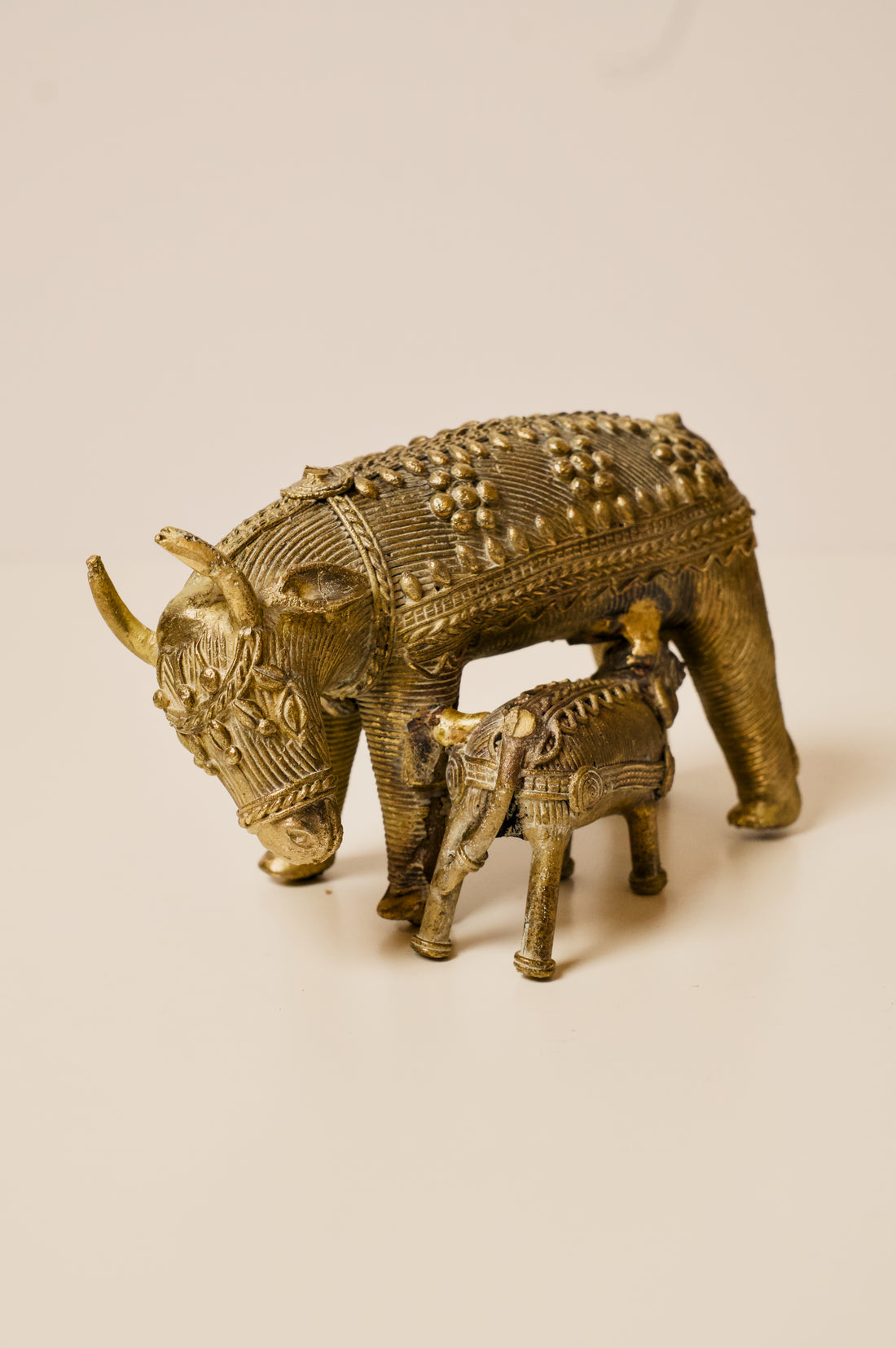 Handmade Brass Kamdhenu Cow and Calf Sculpture – Dhokra Tribal Art